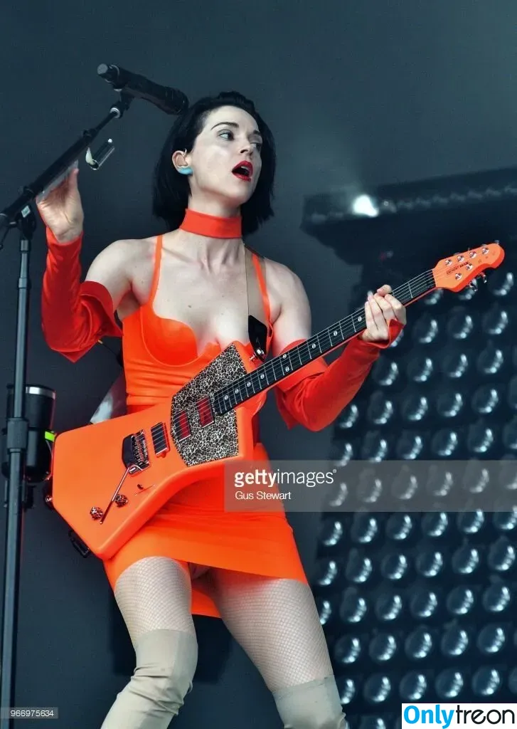 Annie Clark голая photo #0007 (St. Vincent / annie__clark)