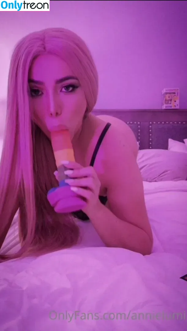 Annie Luminoso nude photo #0032 (Asmr_lumiminoso / annielumi)