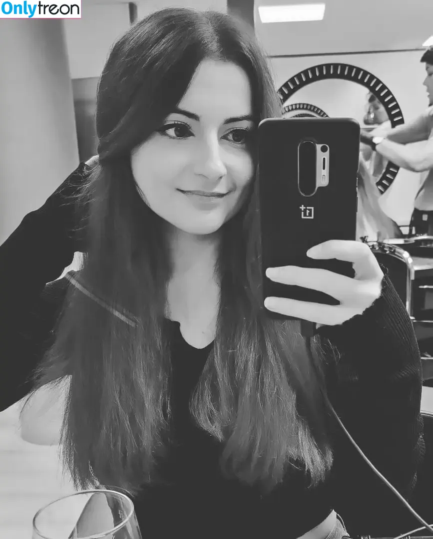 AnnieFuchsia голая photo #0004 (AnnieFuchsia)
