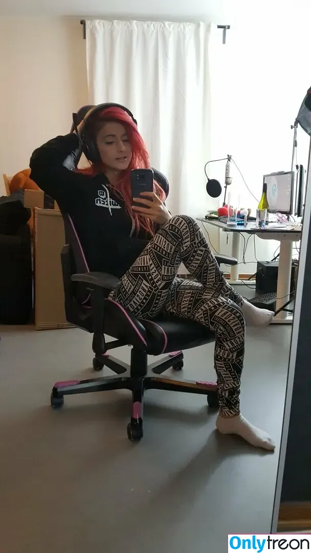 AnnieFuchsia nude photo #0126 (AnnieFuchsia)