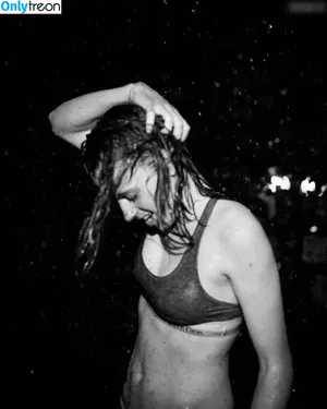 Annikazion nude photo #0001