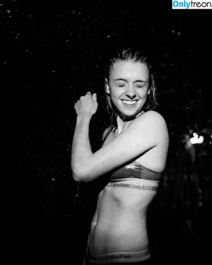 Annikazion nude photo #0002