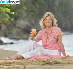 Anthea Turner / antheaturner фото голая #0137