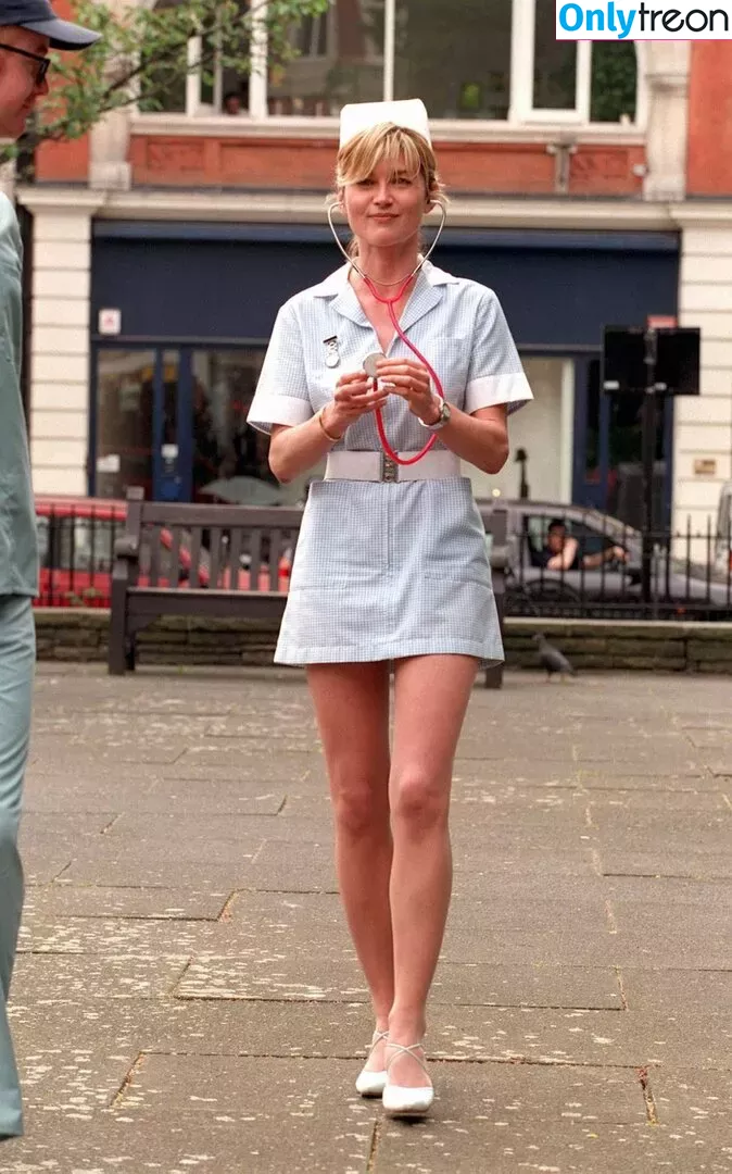 Anthea Turner голая photo #0068 (antheaturner)