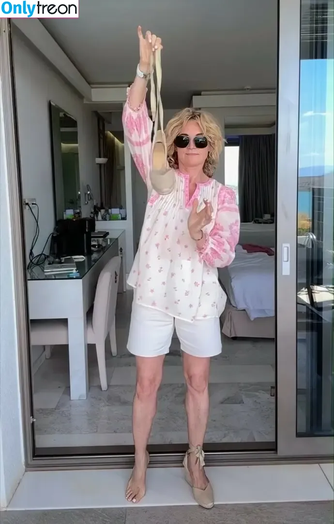 Anthea Turner nude photo #0193 (antheaturner)
