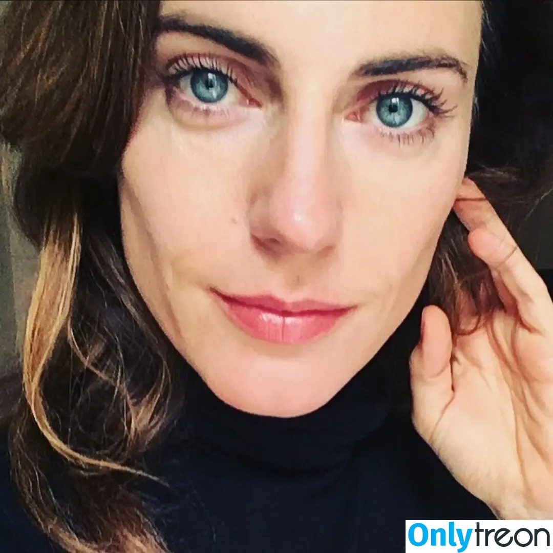 Antje Traue nude photo #0003 (antjetraueofficial)