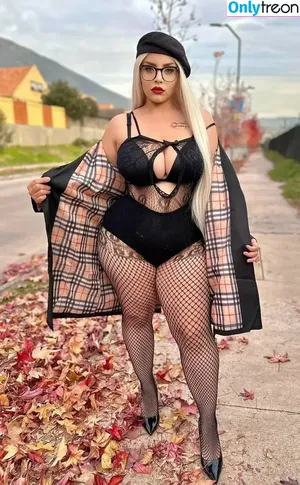 Antonella Paiva / Misscurvy / misscurvyoficial2 фото голая #0019