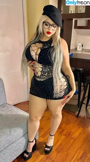 Antonella Paiva / Misscurvy / misscurvyoficial2 фото голая #0020