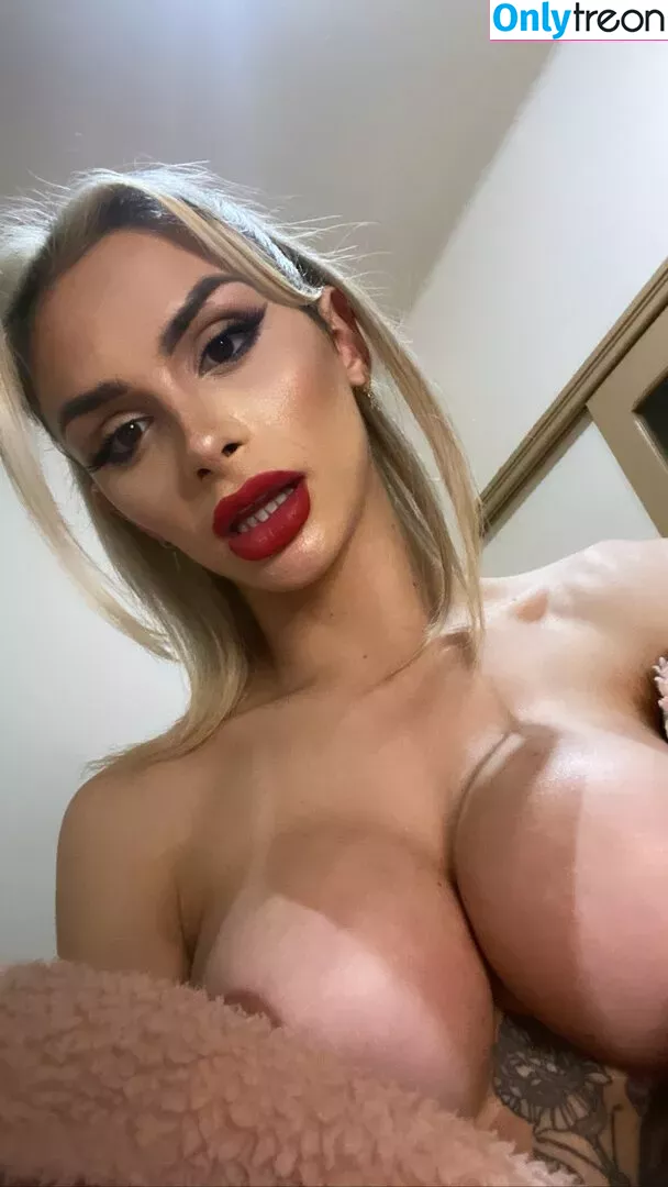 Antonella Raphaelle nude photo #0018 (Antonellaraphax / antonellaraphaelle)