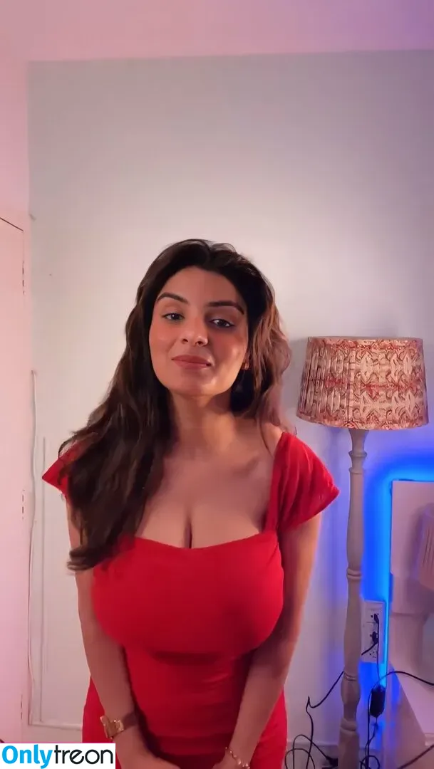 Anveshi Jain nude photo #0244 (anveshi25 / anveshijain)