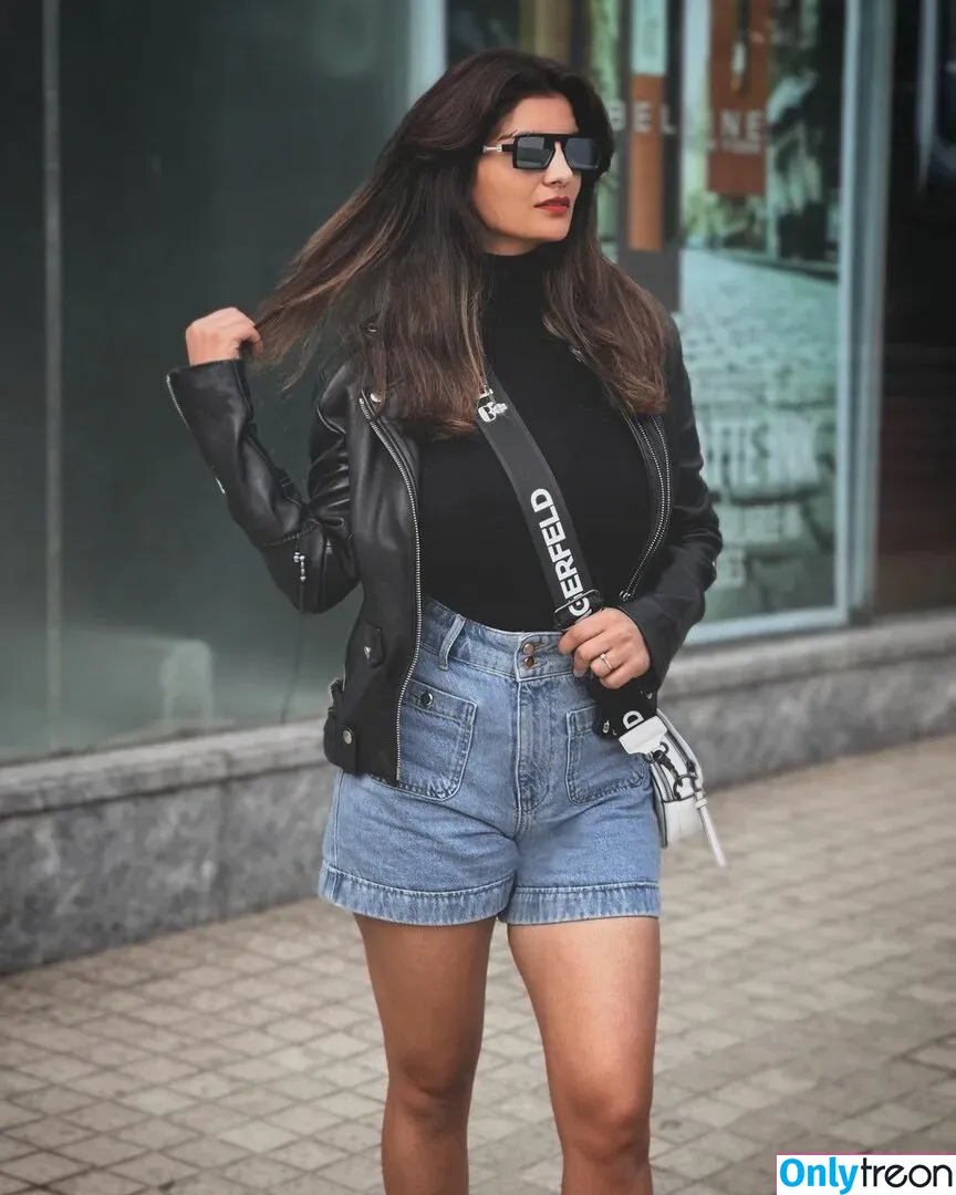 Anveshi Jain голая photo #0390 (anveshi25 / anveshijain)