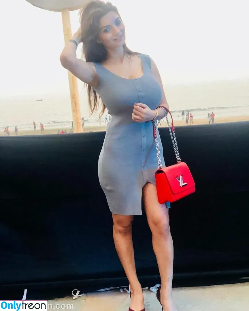 Anveshi Jain nude photo #0409 (anveshi25 / anveshijain)