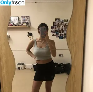 Anya Dhesi / anya.dhesi nude photo #0022