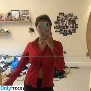 Anya Dhesi / anya.dhesi nude photo #0060