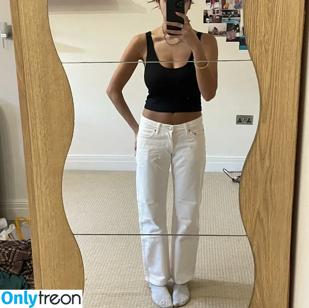 Anya Dhesi nude photo #0004 (anya.dhesi)