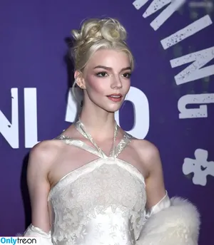 Anya Taylor-Joy / Anya Taylor Joy / anyataylorjoy nude photo #3237