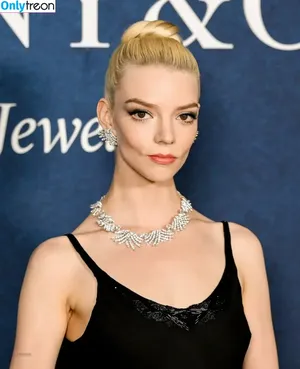 Anya Taylor-Joy / Anya Taylor Joy / anyataylorjoy nude photo #3404