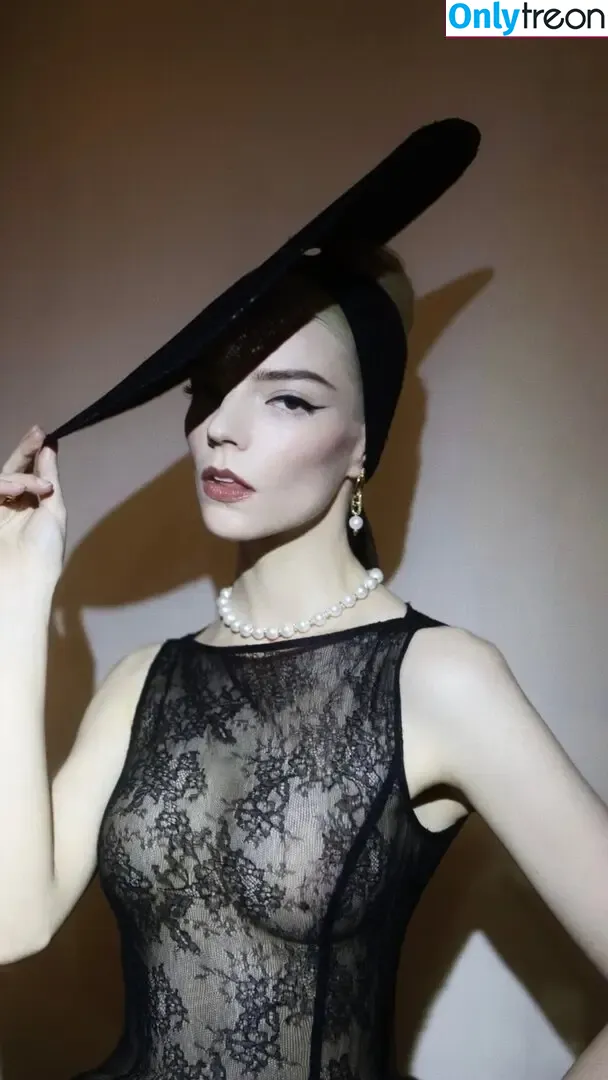 Anya Taylor-Joy nude photo #3144 (Anya Taylor Joy / anyataylorjoy)