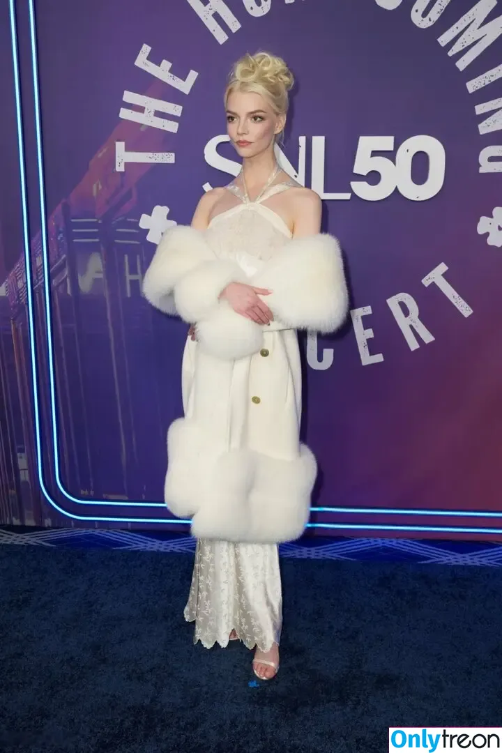 Anya Taylor-Joy nude photo #3204 (Anya Taylor Joy / anyataylorjoy)