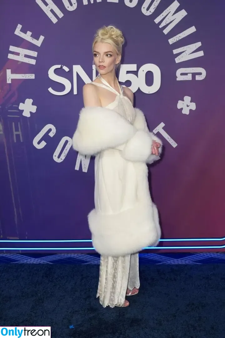 Anya Taylor-Joy nude photo #3229 (Anya Taylor Joy / anyataylorjoy)