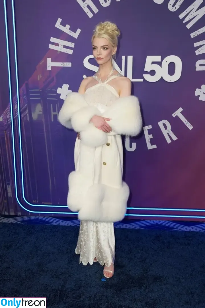 Anya Taylor-Joy nude photo #3230 (Anya Taylor Joy / anyataylorjoy)