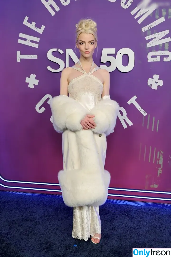 Anya Taylor-Joy nude photo #3232 (Anya Taylor Joy / anyataylorjoy)