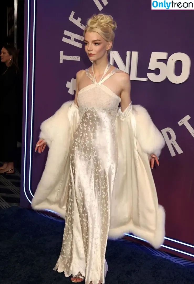 Anya Taylor-Joy nude photo #3233 (Anya Taylor Joy / anyataylorjoy)