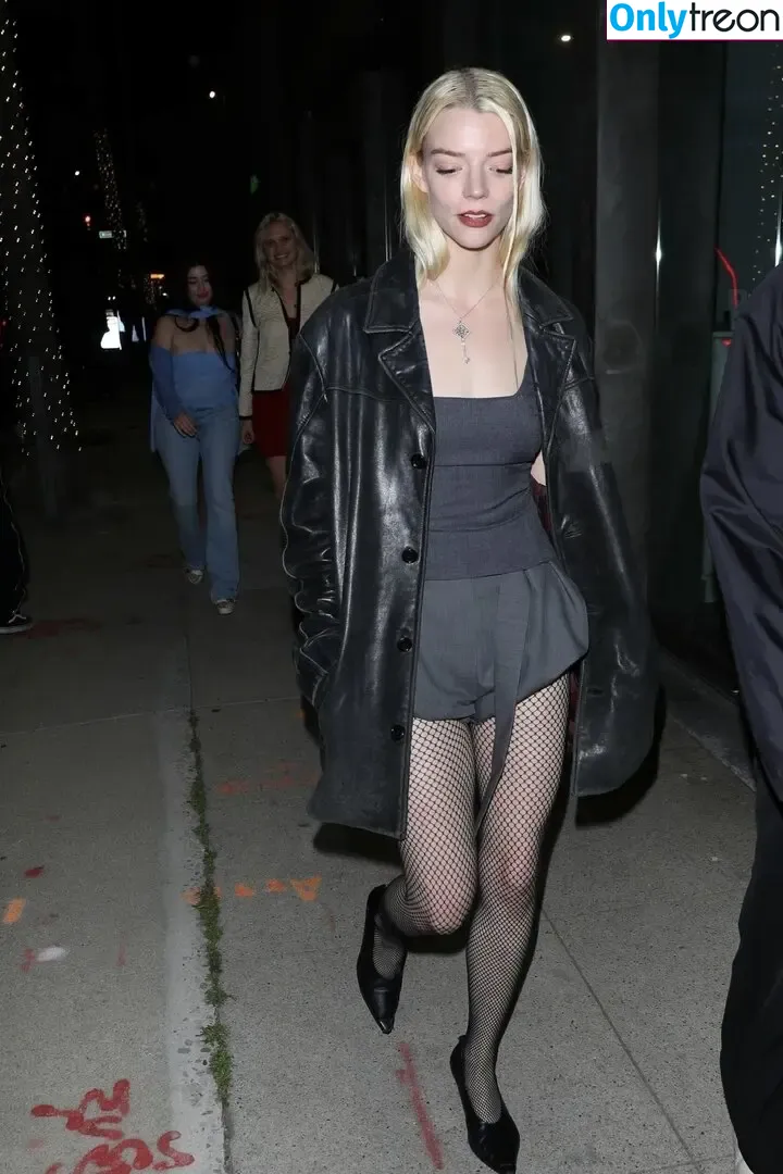 Anya Taylor-Joy nude photo #3386 (Anya Taylor Joy / anyataylorjoy)