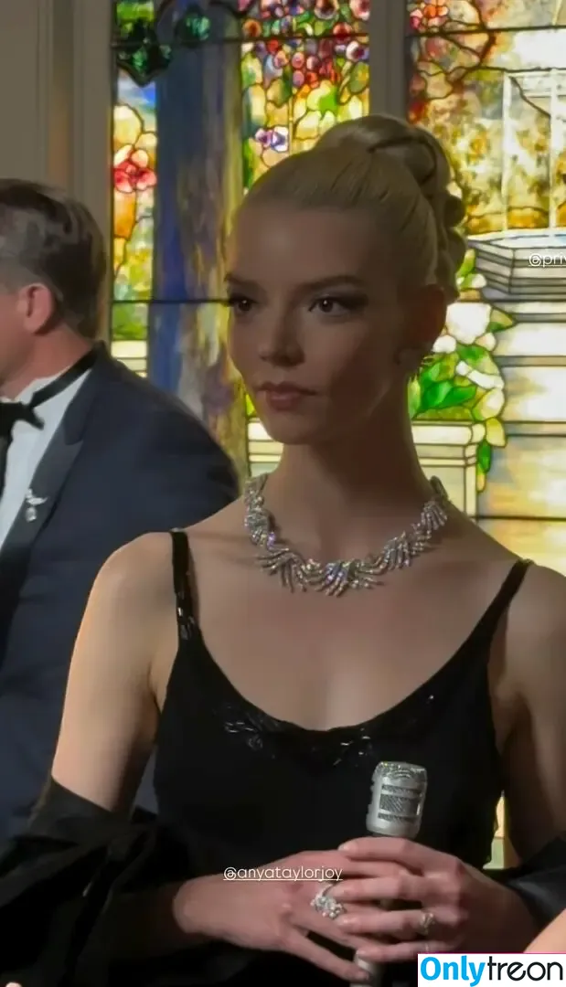 Anya Taylor-Joy nude photo #3396 (Anya Taylor Joy / anyataylorjoy)
