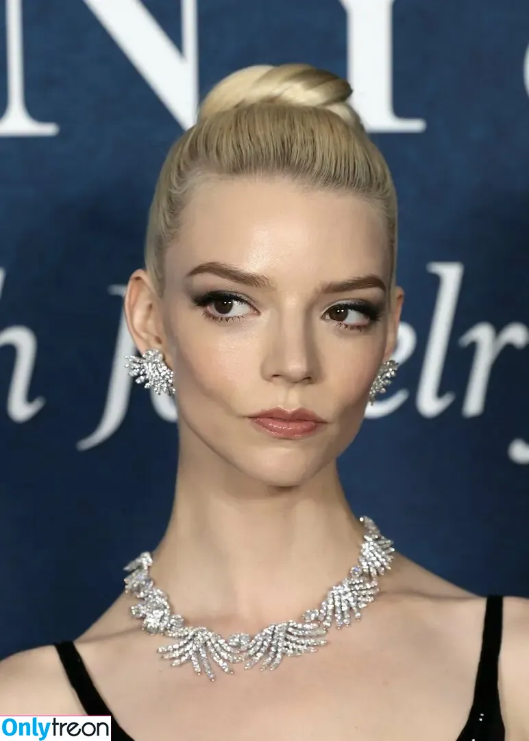 Anya Taylor-Joy голая photo #3401 (Anya Taylor Joy / anyataylorjoy)