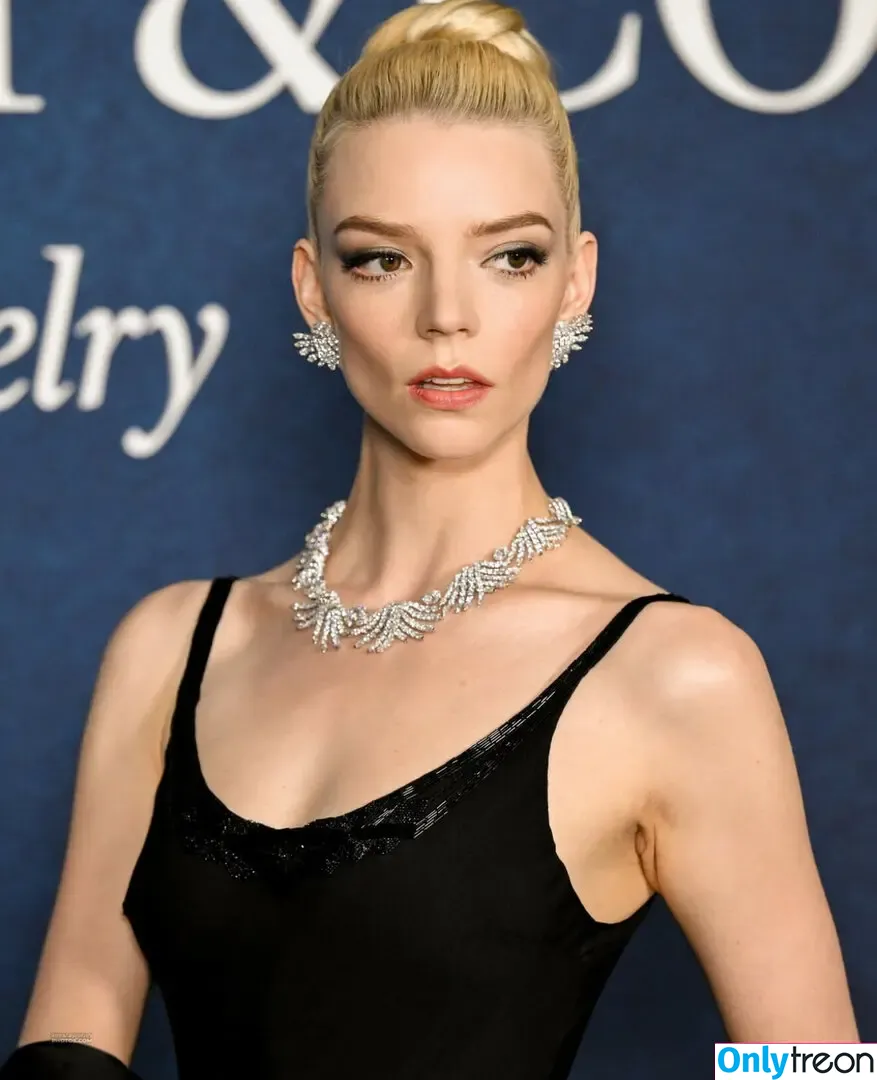 Anya Taylor-Joy nude photo #3402 (Anya Taylor Joy / anyataylorjoy)