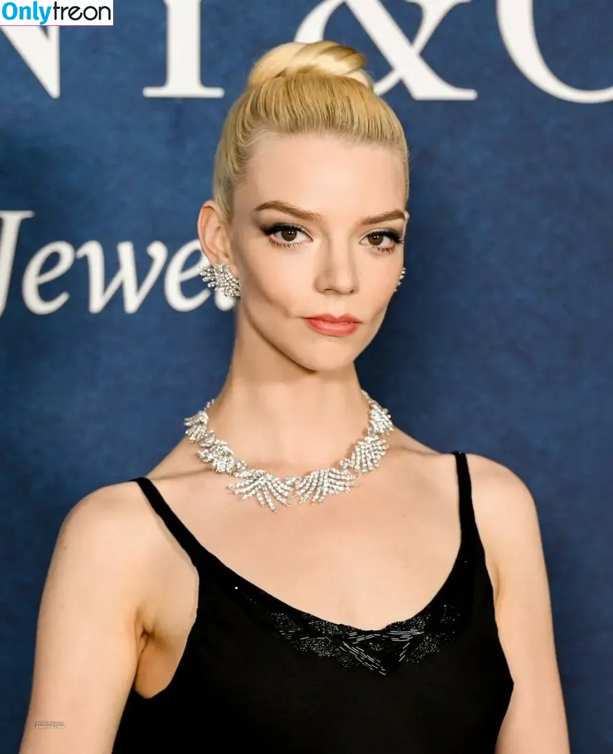 Anya Taylor-Joy nude photo #3404 (Anya Taylor Joy / anyataylorjoy)