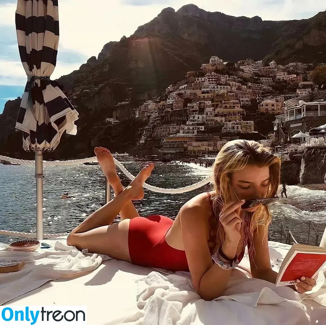 Anya Taylor-Joy nude photo #3410 (Anya Taylor Joy / anyataylorjoy)