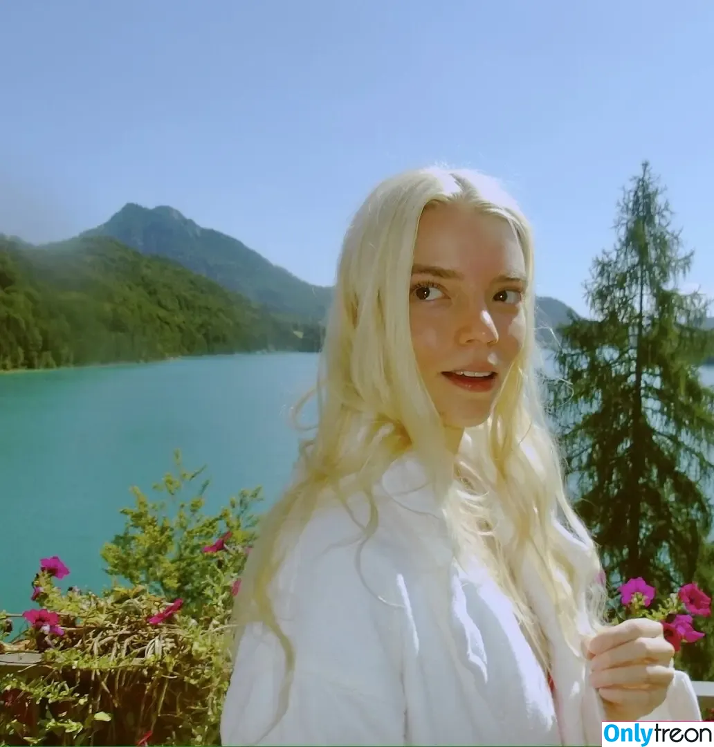 Anya Taylor-Joy голая photo #3462 (anyataylorjoy / owlicats)