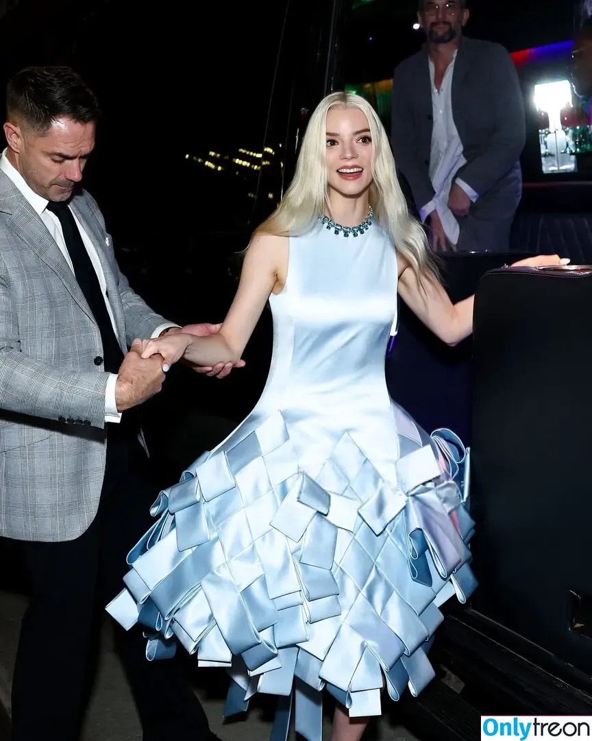 Anya Taylor-Joy голая photo #3475 (anyataylorjoy / owlicats)