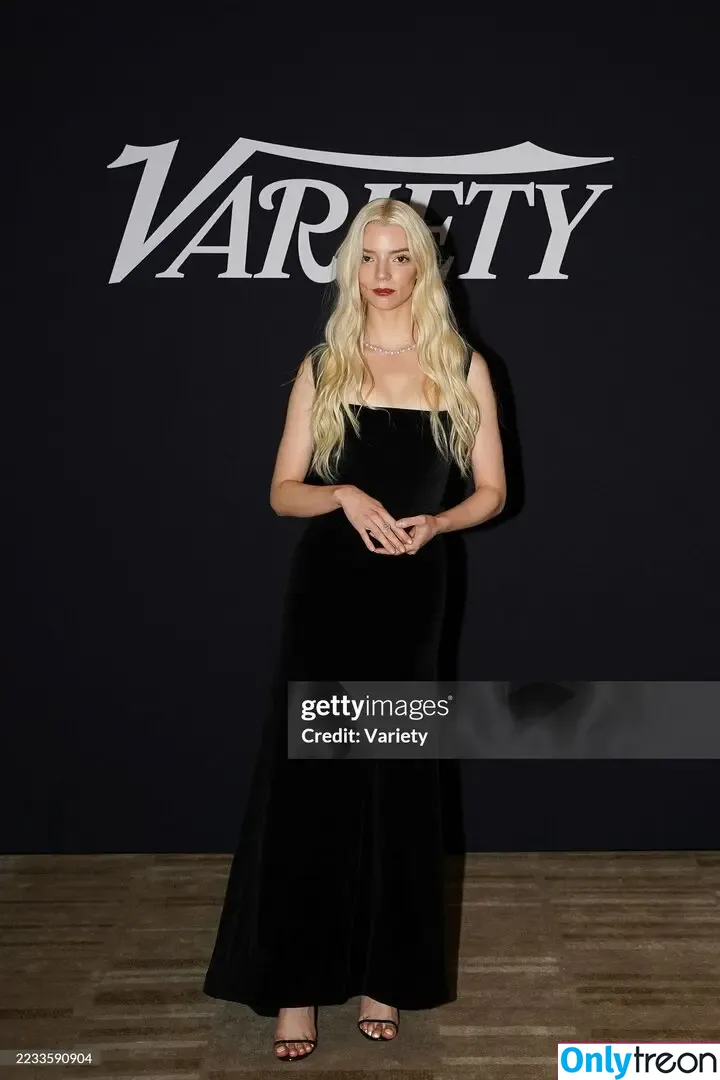 Anya Taylor-Joy голая photo #3477 (anyataylorjoy / owlicats)