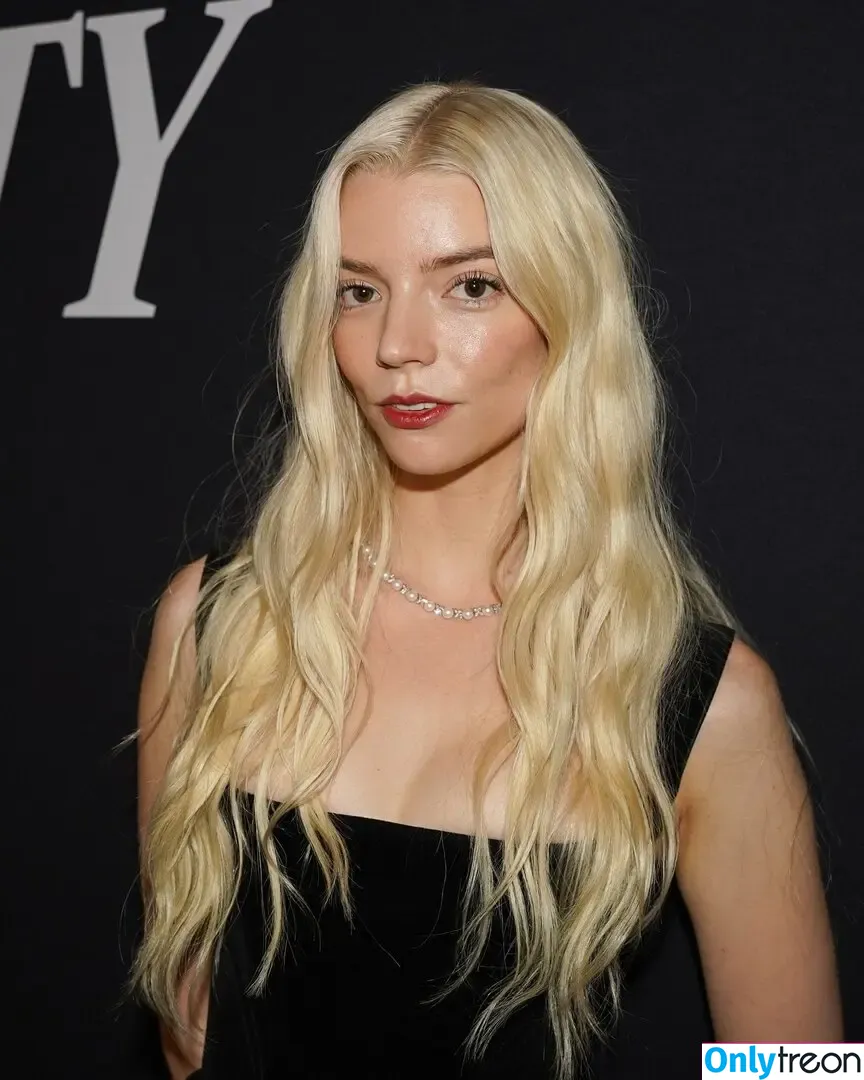 Anya Taylor-Joy голая photo #3480 (anyataylorjoy / owlicats)