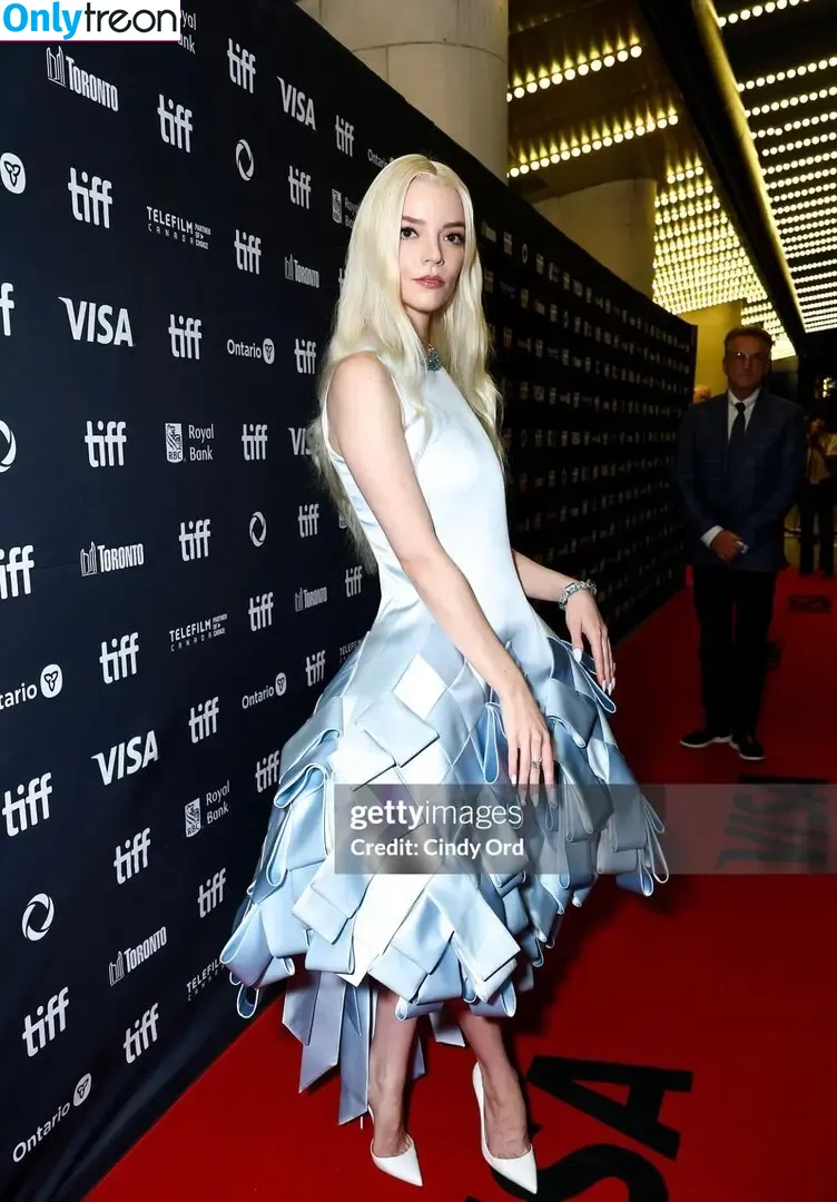 Anya Taylor-Joy голая photo #3491 (anyataylorjoy / owlicats)
