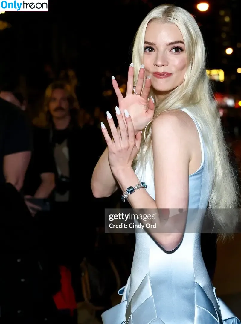 Anya Taylor-Joy голая photo #3492 (anyataylorjoy / owlicats)