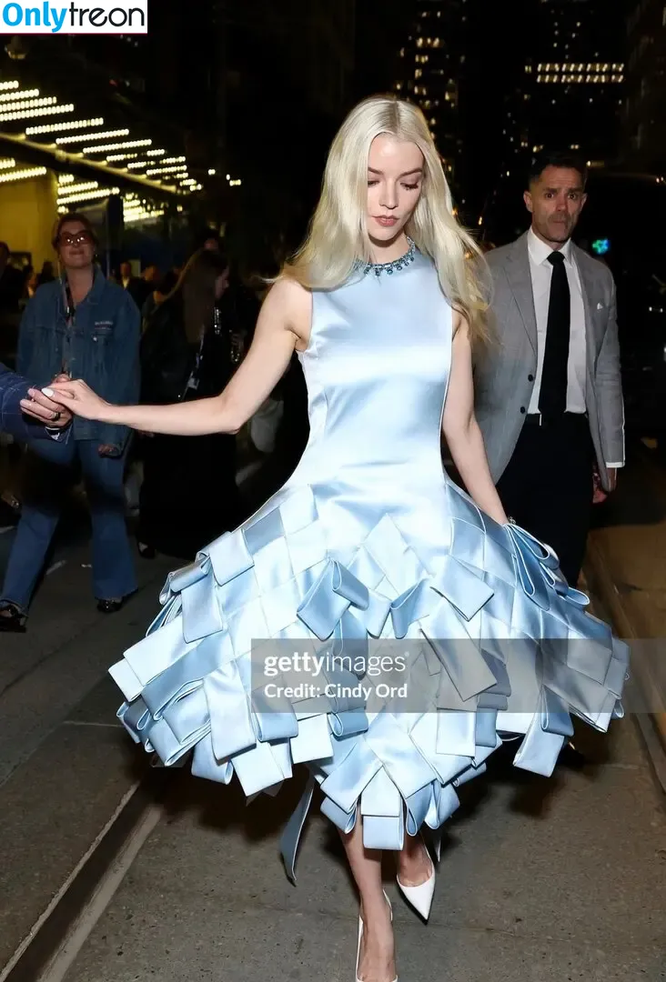 Anya Taylor-Joy голая photo #3493 (anyataylorjoy / owlicats)