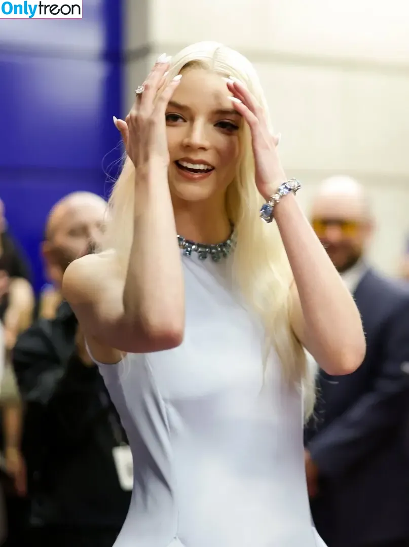 Anya Taylor-Joy голая photo #3494 (anyataylorjoy / owlicats)