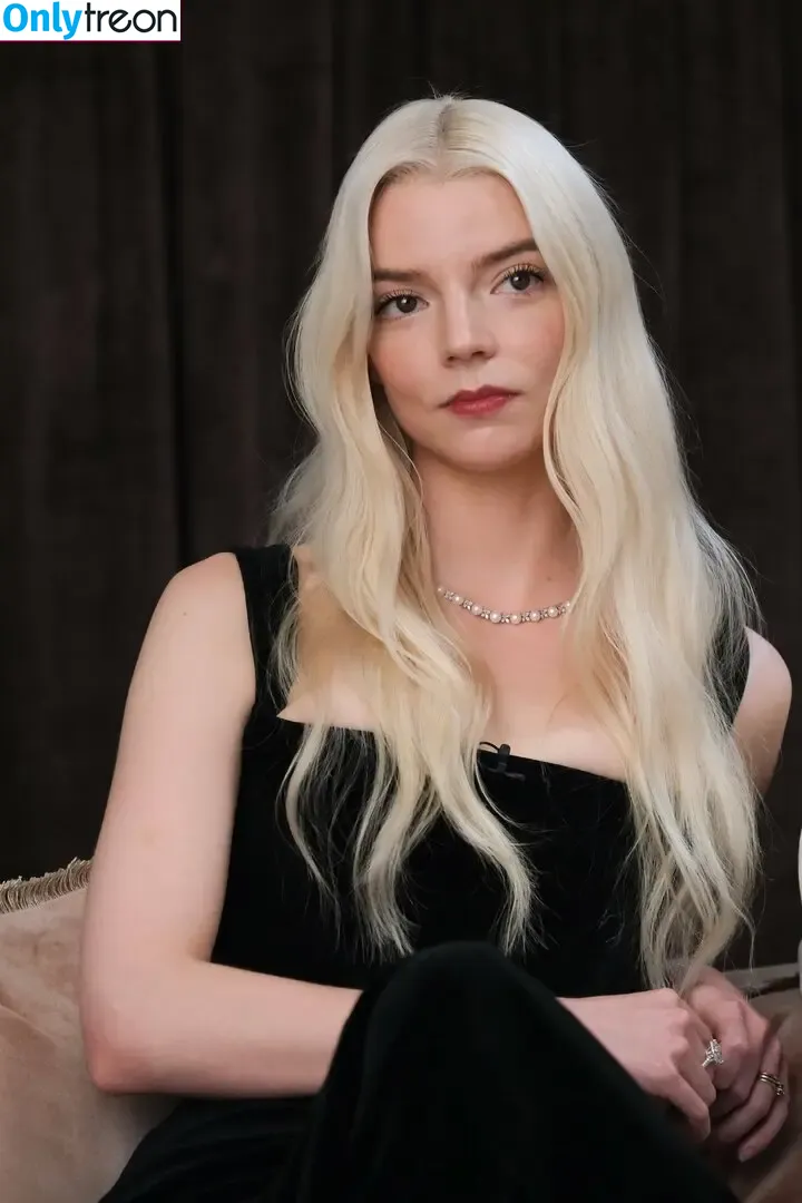 Anya Taylor-Joy голая photo #3498 (anyataylorjoy / owlicats)
