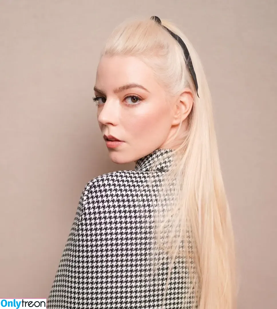 Anya Taylor-Joy голая photo #3504 (anyataylorjoy / owlicats)