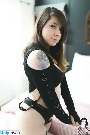 Aphiademieux / AphiaDeMieuxMFC / aphiadm nude photo #0097