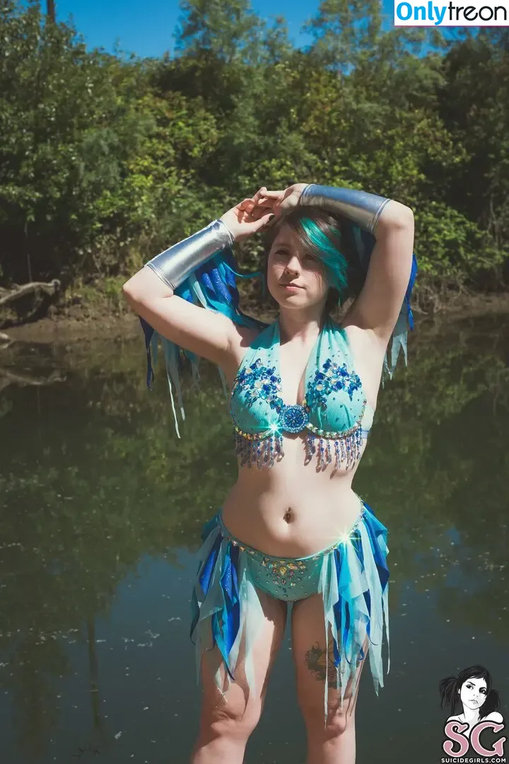 Aphiademieux nude photo #0014 (AphiaDeMieuxMFC / aphiadm)