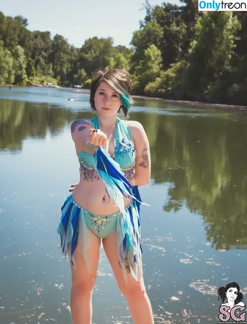Aphiademieux nude photo #0020 (AphiaDeMieuxMFC / aphiadm)
