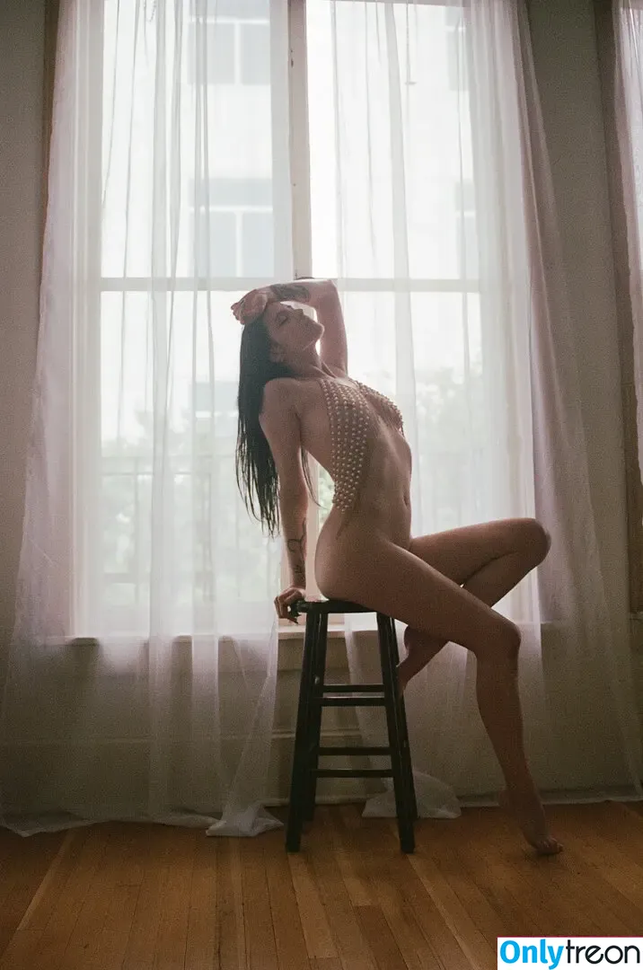 Apocalyptic Royalty nude photo #0066 (apocalyptic_royalty)