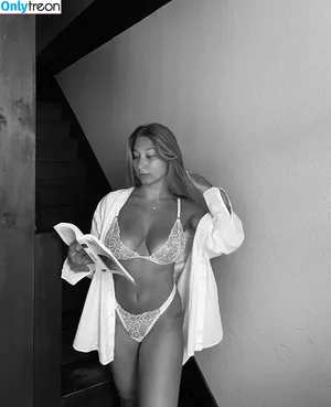 Apoline Perret / apolineprrt / shaniaperrett nude photo #0119