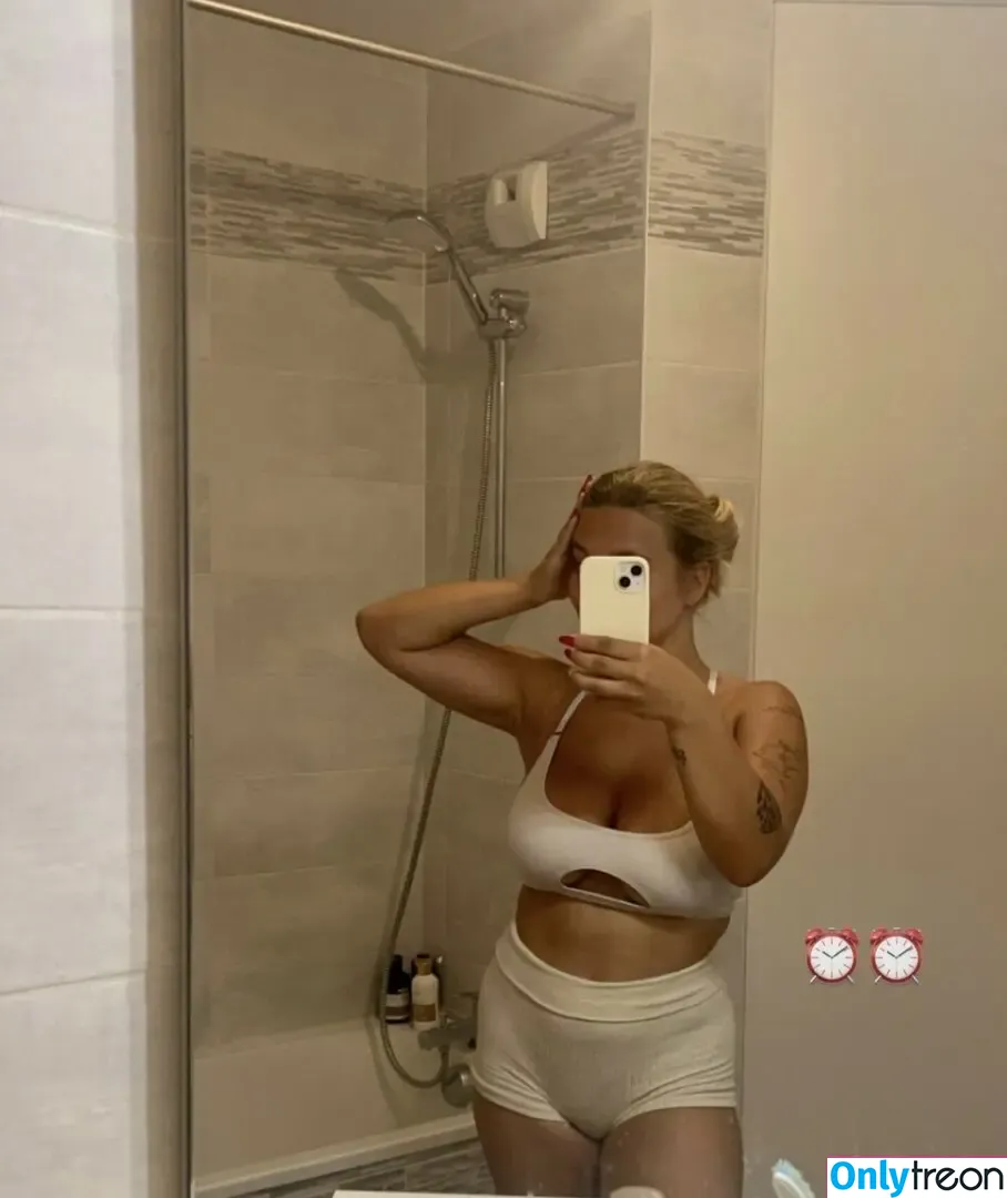 Apoline Perret голая photo #0063 (apolineprrt / shaniaperrett)
