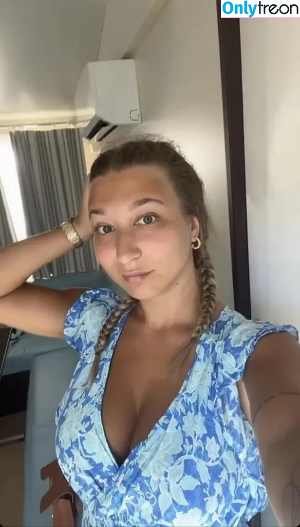 Apoline Perret голая photo #0069 (apolineprrt / shaniaperrett)